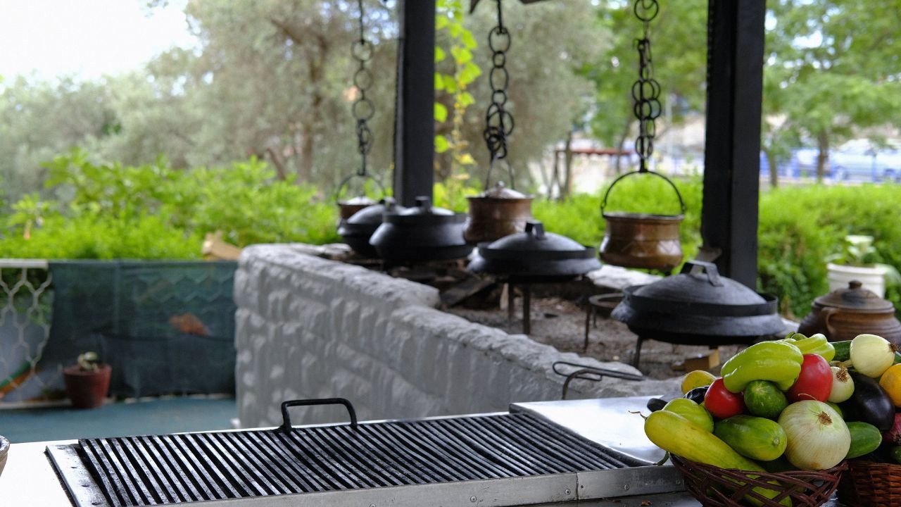 How much does an outdoor kitchen cost in Florida