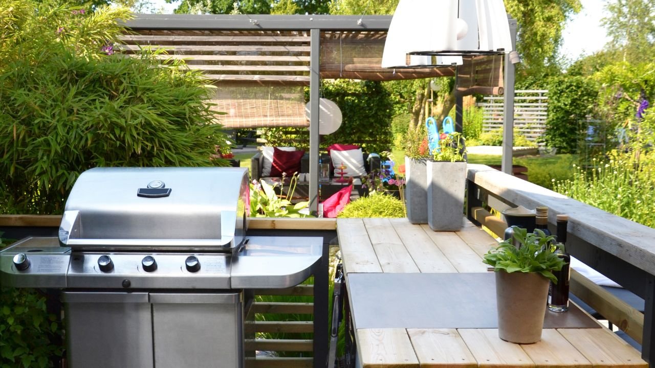 How much does an outdoor kitchen cost in Florida