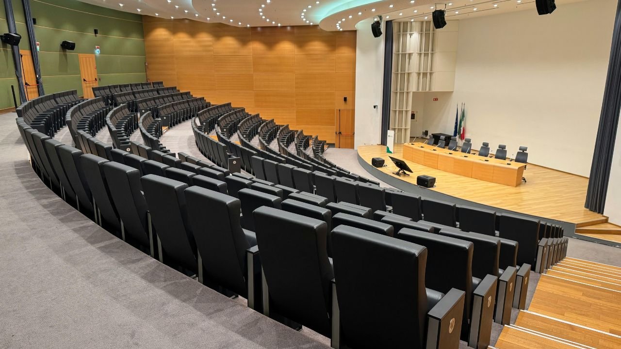 How much does it cost to build a school auditorium in Florida