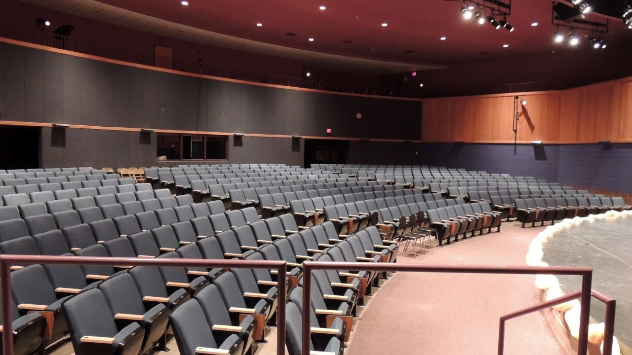 How much does it cost to build a school auditorium in Florida