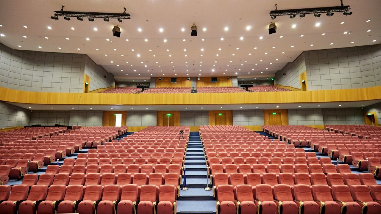 How much does it cost to build a school auditorium in Florida